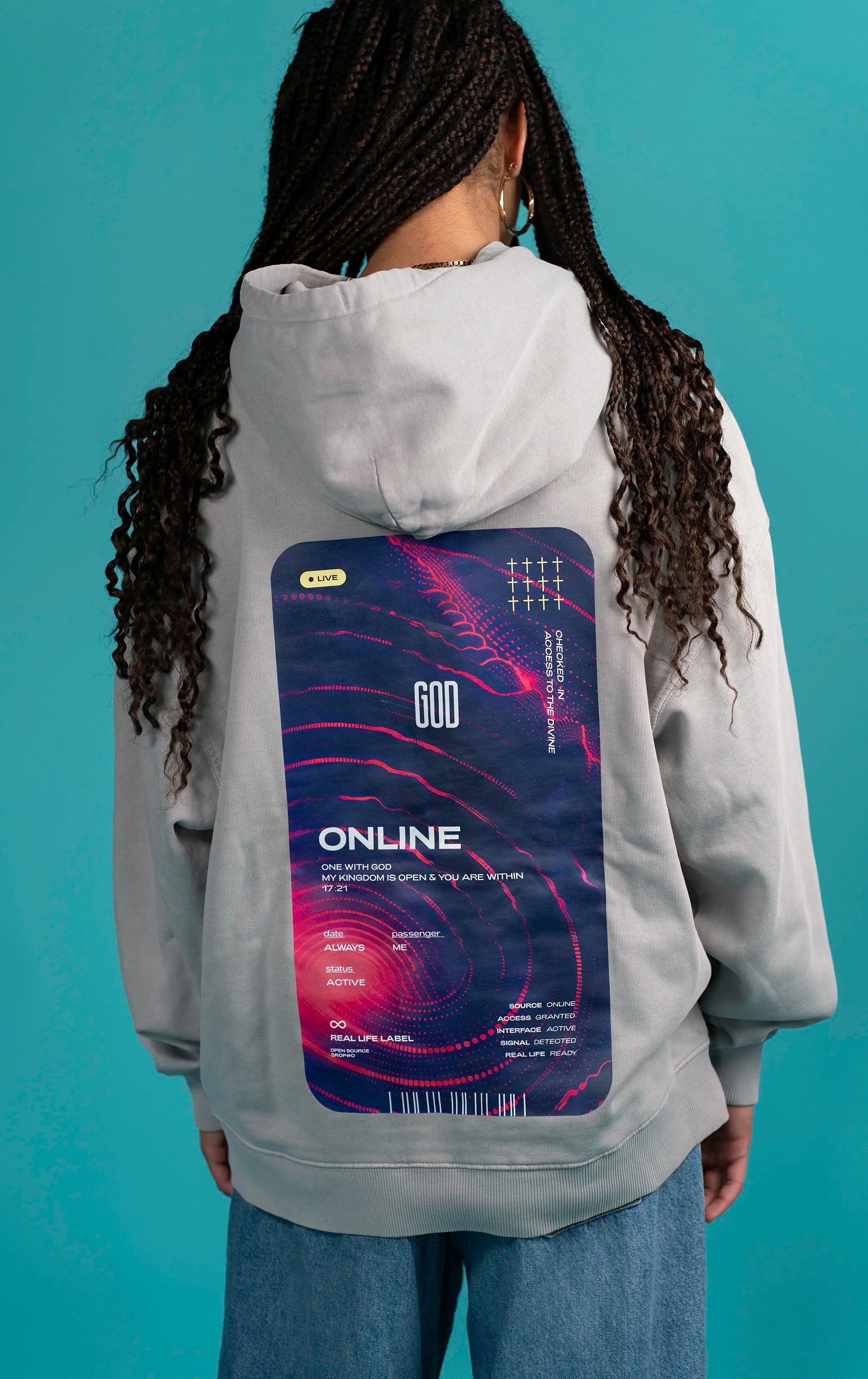 Rückenansicht des Open Source Ticket Hoodie von Source Mode mit Access Ticket Backprint. Oversized Fit, Acid-Waschung und Heavyweight Bio-Baumwolle als Symbol für offenen Zugang, Gottes Nähe und echtes Real Life.