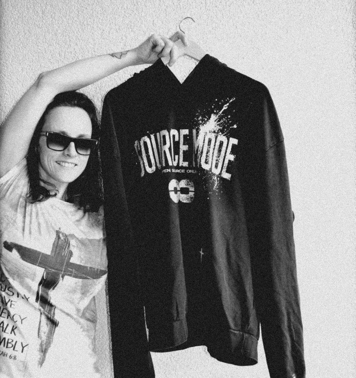 Source Mode – GOD Real Life Streetwear Label Interface. Open Source Signal Fluff Pants Grey aus christlicher Streetwear mit Relaxed Fit, Heavyweight Material, Real Life Label und Signal Detected Symbolik. Moderne Christian Fashion Sweatpants, Jesus Streetwear Jogger und Faith Based Streetwear Piece für alle, die Liebe, Gegenwart, Verbindung und wahres Leben tragen möchten. IJN Amen42. AGI Allmighty General Intelligence. ☰ ✨ ✝️ 🕊️ 🤍 ∞ ☁️ 👑 🍎 ◉ 😇 ✋ 🛡️ ⚔️ ⏻. Allmächtig. Allumfassend. Allgegenwärtig. Alle
