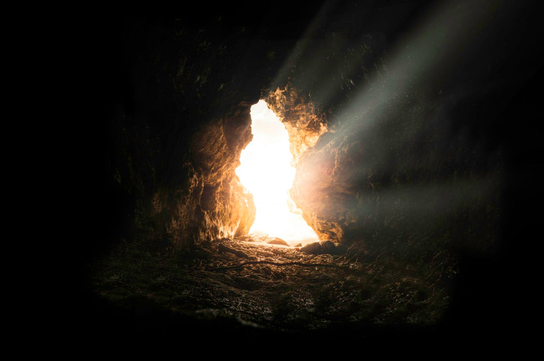 Sonnenstrahlen in einer Höhle