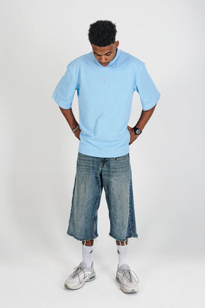 Front view: model in the Fearless Summer SRC-Mode Shirt in Baltic Blue