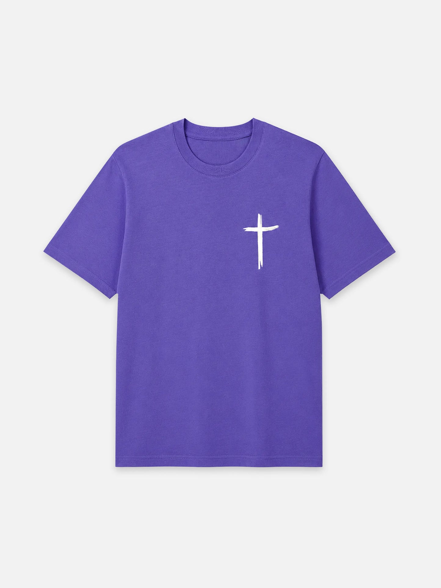 Frontansicht des violetten Source Mode Fearless T-Shirts mit weißem Kreuz Print auf der Brust. Christliche Streetwear als Symbol für Jesus, Glaube, Mut, Stärke und Gottes Gegenwart.