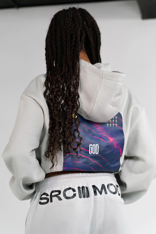 Detailaufnahme des Open Source Ticket Fluff Zip von Source Mode mit Access Ticket Backprint. Oversized Fit, weiches Tragegefühl und Open Source Ticket Design als Erinnerung, dass dein Platz in Gottes Nähe sicher ist. Access granted. Immer.
