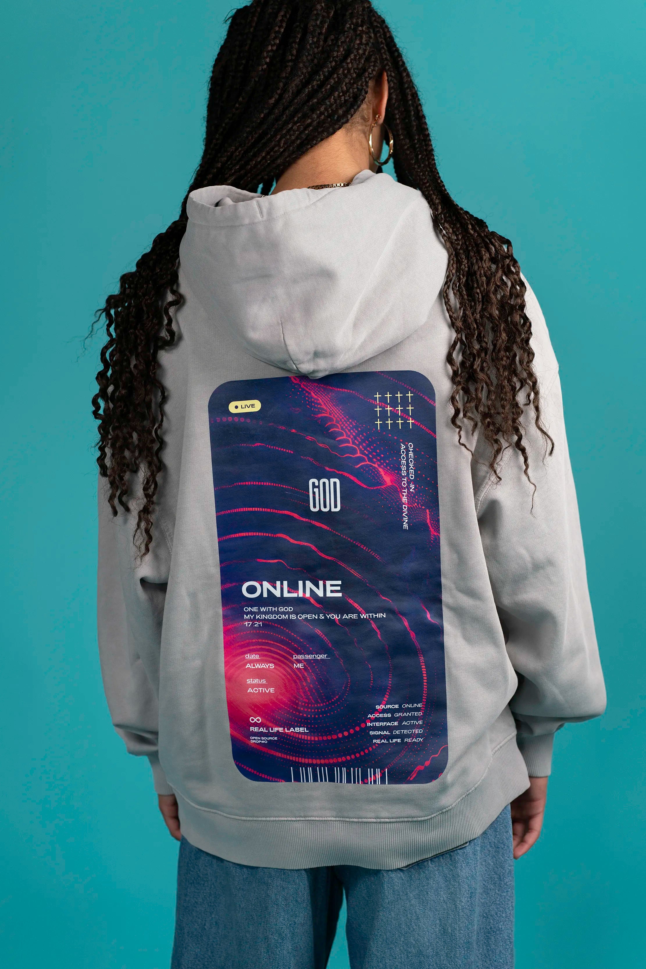 Rückenansicht des Open Source Ticket Hoodie von Source Mode mit Access Ticket Backprint. Oversized Fit, Acid-Waschung und Heavyweight Bio-Baumwolle als Symbol für offenen Zugang, Gottes Nähe und echtes Real Life.