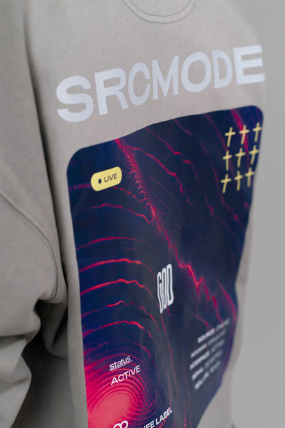 Detailaufnahme des Access Ticket Backprints auf dem Open Source Ticket Sweater von Source Mode. Hochwertiger Druck auf Heavyweight Bio-Baumwolle und Garment-Dyed Vintage-Look.